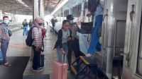 Stasiun Kertapati Sampai Muara Enim Kereta Api Masih Terbilang Padat Peminatnya*