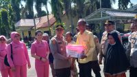 Memperingati HUT Bhayangkara ke76 Polres OKU Selatan Salurkan Sembako