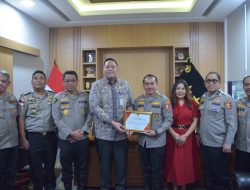 Polri Raih Penghargaan Dari KBRI Singapura