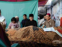 Melayat ke Rumah Affan, Gubernur Pramono Sampaikan Belasungkawa